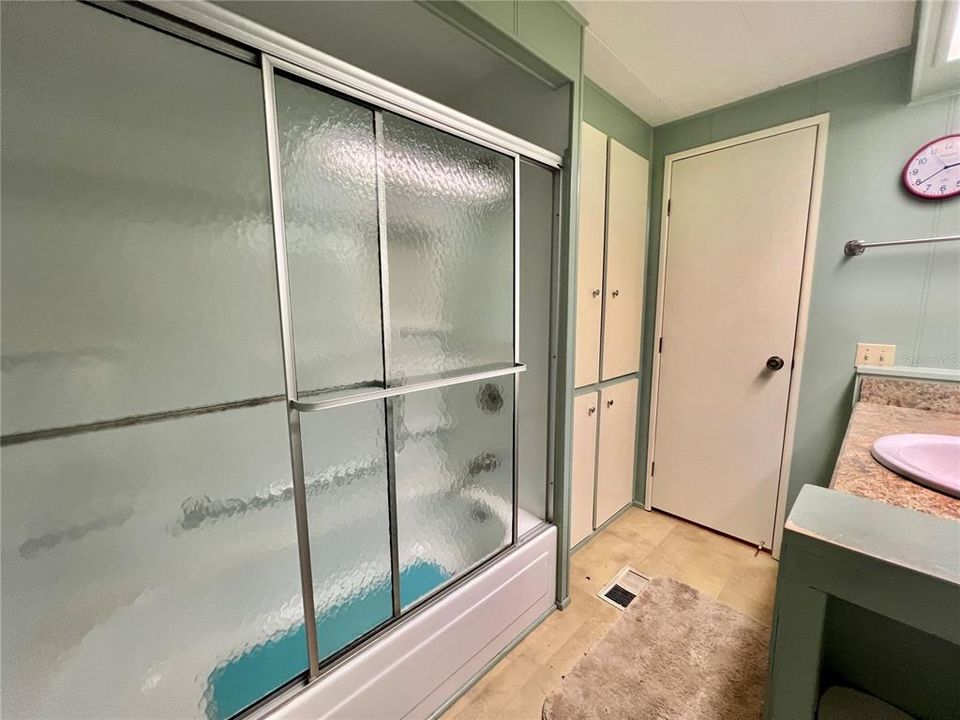 For Sale: $135,000 (2 beds, 2 baths, 1434 Square Feet)
