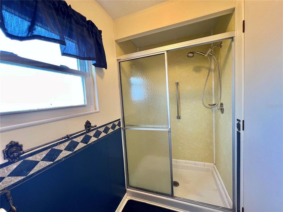 For Sale: $135,000 (2 beds, 2 baths, 1434 Square Feet)