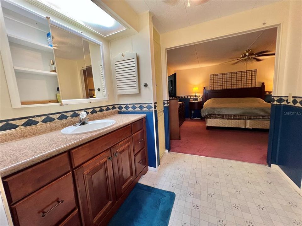 For Sale: $135,000 (2 beds, 2 baths, 1434 Square Feet)