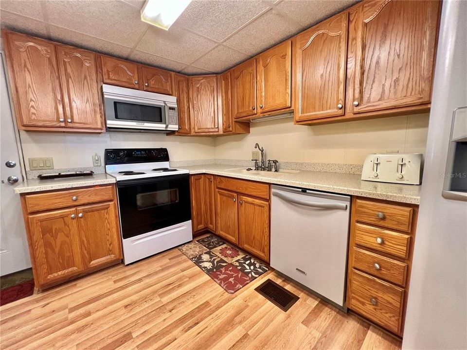 For Sale: $135,000 (2 beds, 2 baths, 1434 Square Feet)