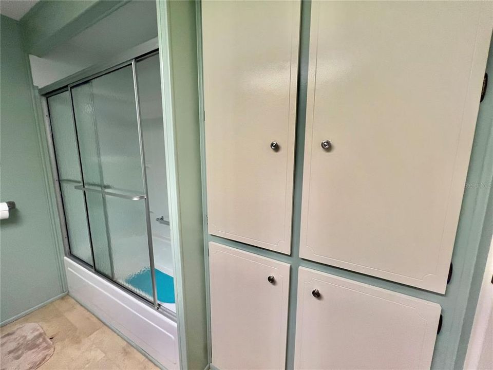 For Sale: $135,000 (2 beds, 2 baths, 1434 Square Feet)