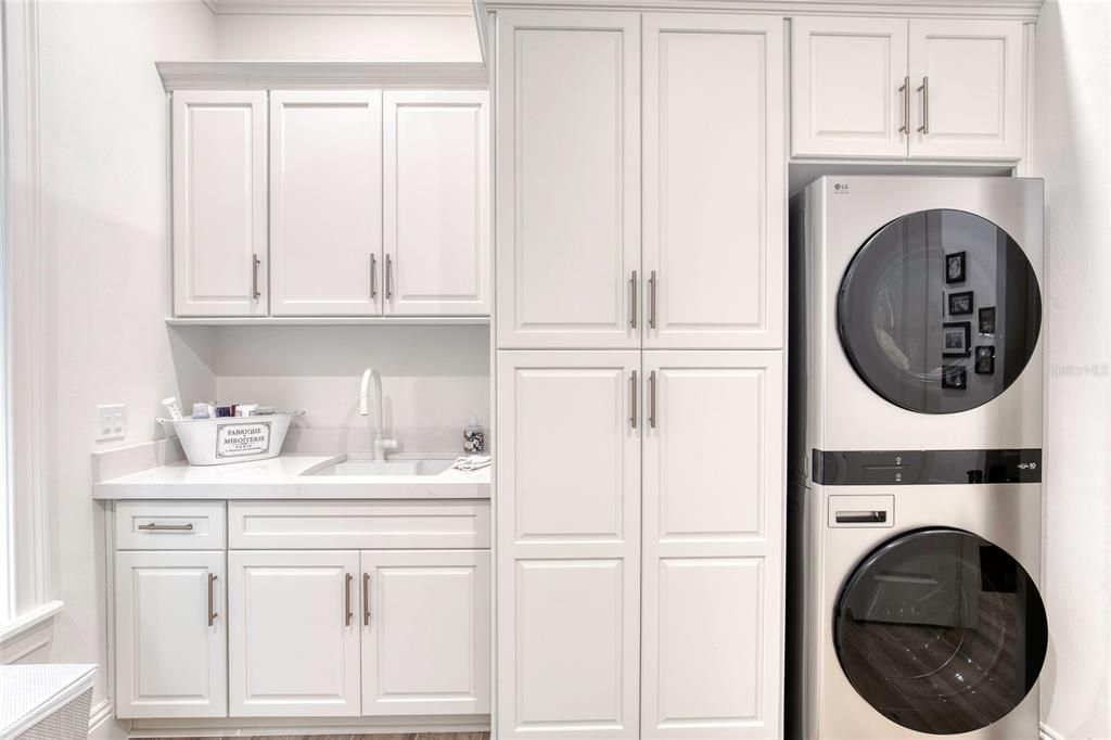 En Venta: $1,995,000 (3 camas, 2 baños, 3310 Pies cuadrados)