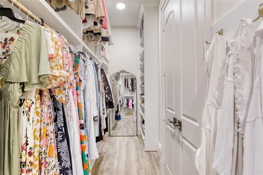 En Venta: $1,995,000 (3 camas, 2 baños, 3310 Pies cuadrados)