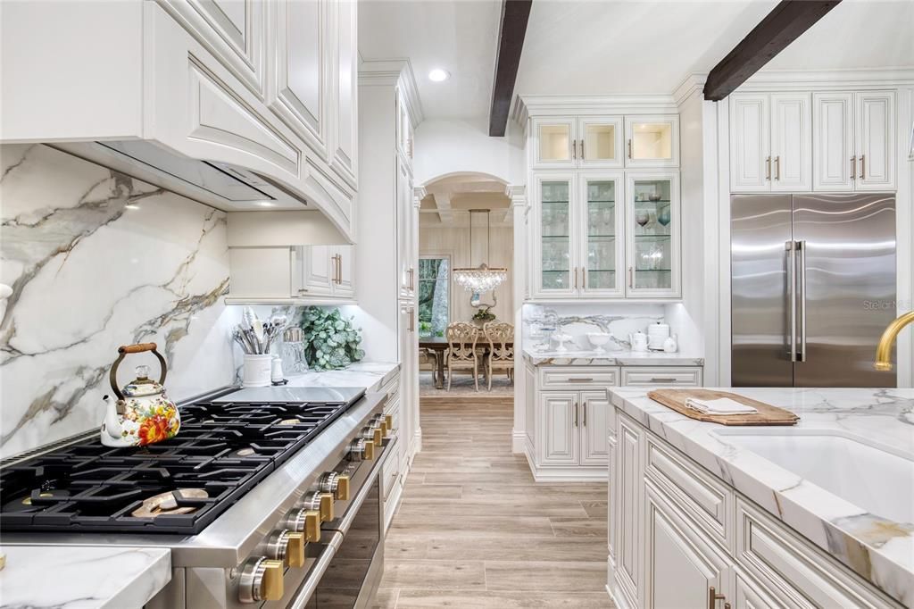 En Venta: $1,995,000 (3 camas, 2 baños, 3310 Pies cuadrados)