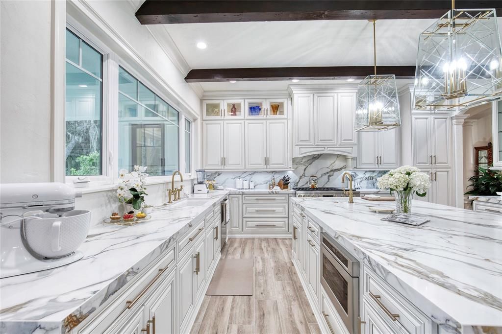 En Venta: $1,995,000 (3 camas, 2 baños, 3310 Pies cuadrados)