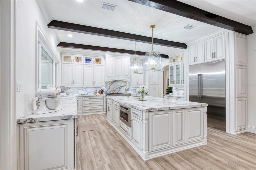 En Venta: $1,995,000 (3 camas, 2 baños, 3310 Pies cuadrados)