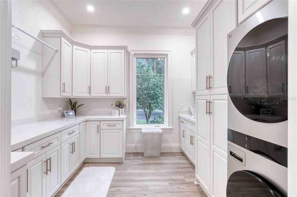 En Venta: $1,995,000 (3 camas, 2 baños, 3310 Pies cuadrados)