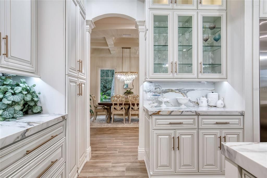 En Venta: $1,995,000 (3 camas, 2 baños, 3310 Pies cuadrados)