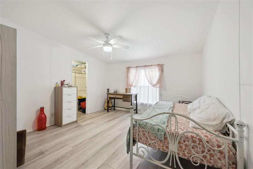 Activo con contrato: $250,000 (3 camas, 2 baños, 1560 Pies cuadrados)