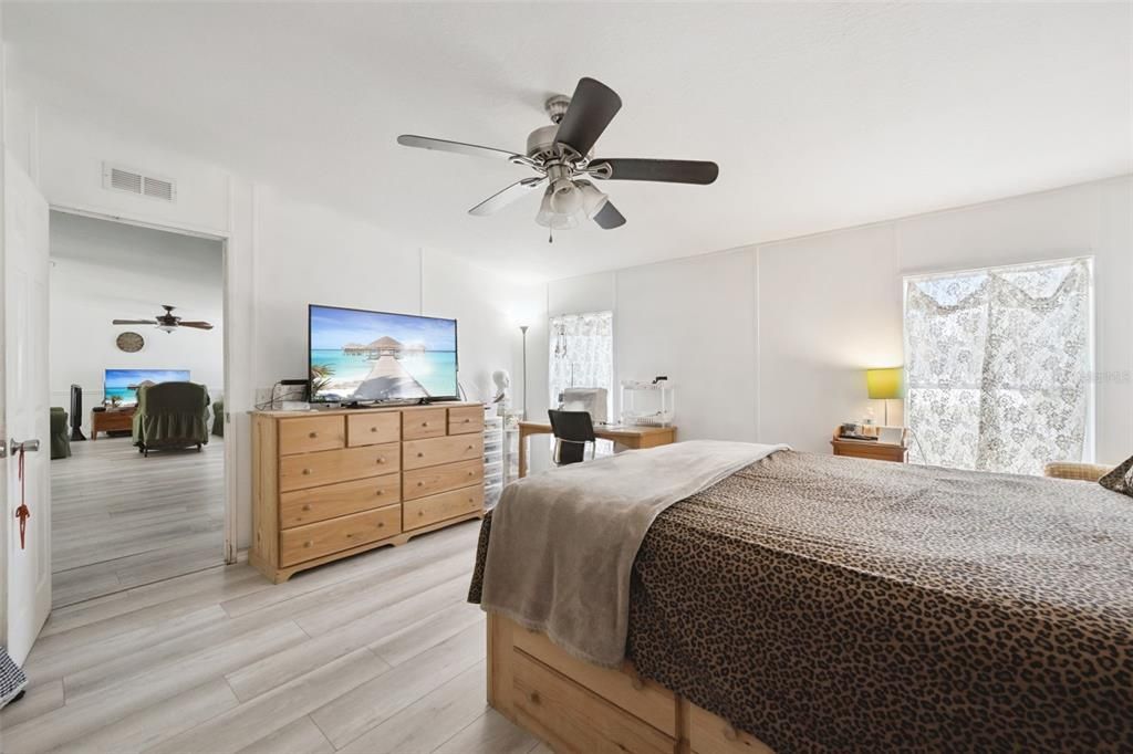 Activo con contrato: $250,000 (3 camas, 2 baños, 1560 Pies cuadrados)