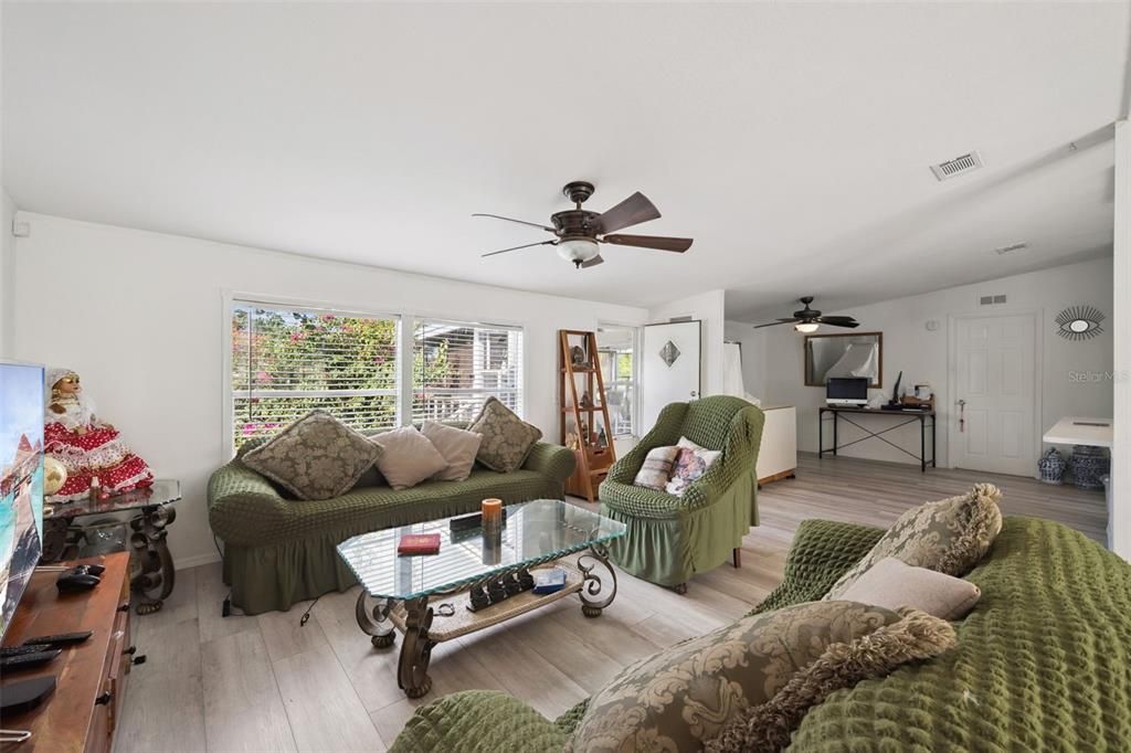 Activo con contrato: $250,000 (3 camas, 2 baños, 1560 Pies cuadrados)