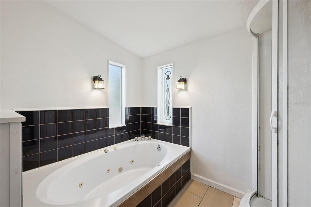 Activo con contrato: $250,000 (3 camas, 2 baños, 1560 Pies cuadrados)