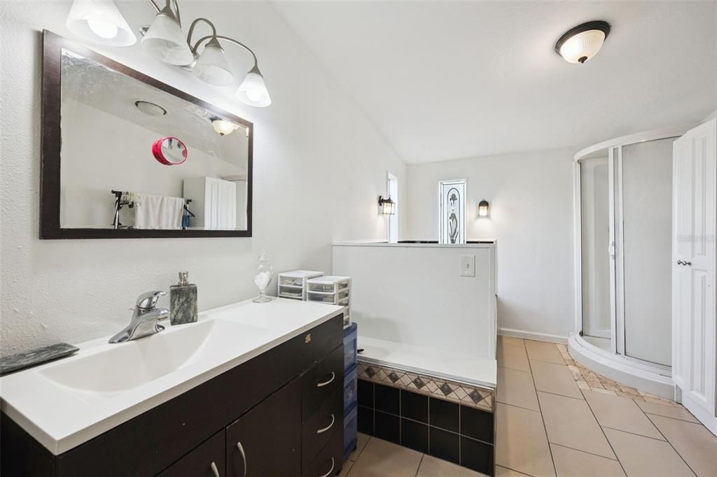 Activo con contrato: $250,000 (3 camas, 2 baños, 1560 Pies cuadrados)