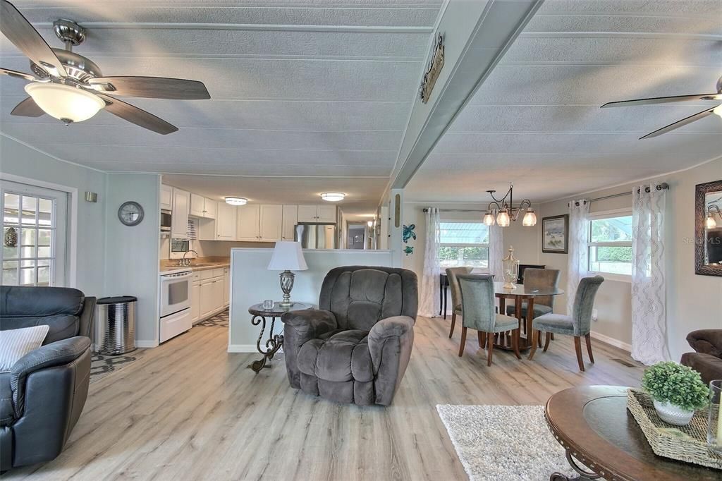 En Venta: $125,000 (2 camas, 1 baños, 924 Pies cuadrados)