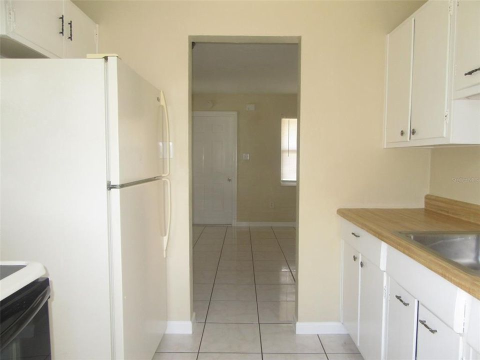 На продажу: $149,900 (2 спален, 1 ванн, 616 Квадратных фут)