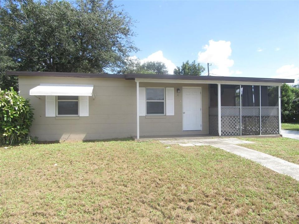 На продажу: $149,900 (2 спален, 1 ванн, 616 Квадратных фут)