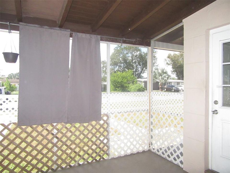 На продажу: $149,900 (2 спален, 1 ванн, 616 Квадратных фут)