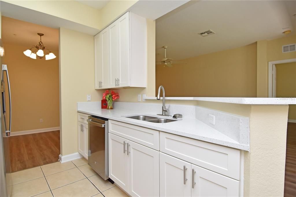 Activo con contrato: $294,000 (3 camas, 2 baños, 1438 Pies cuadrados)