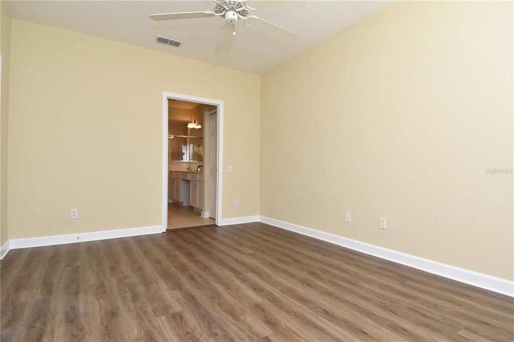 Activo con contrato: $294,000 (3 camas, 2 baños, 1438 Pies cuadrados)