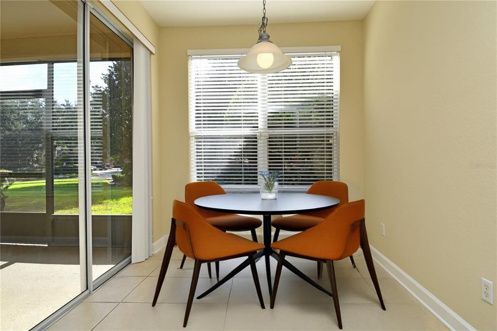 Activo con contrato: $294,000 (3 camas, 2 baños, 1438 Pies cuadrados)