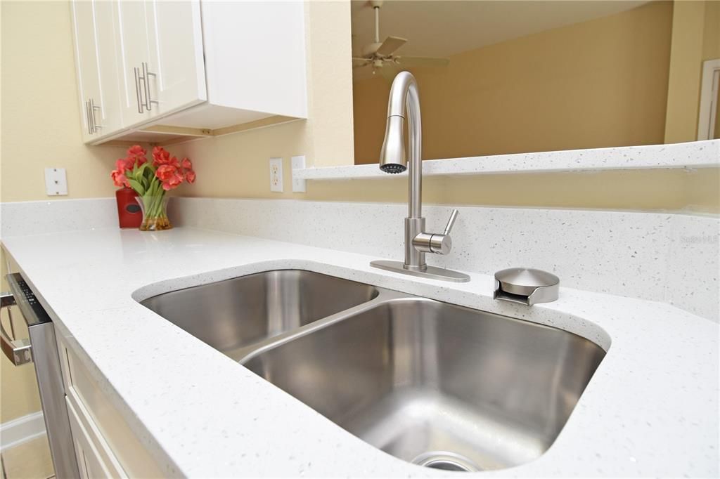 Activo con contrato: $294,000 (3 camas, 2 baños, 1438 Pies cuadrados)