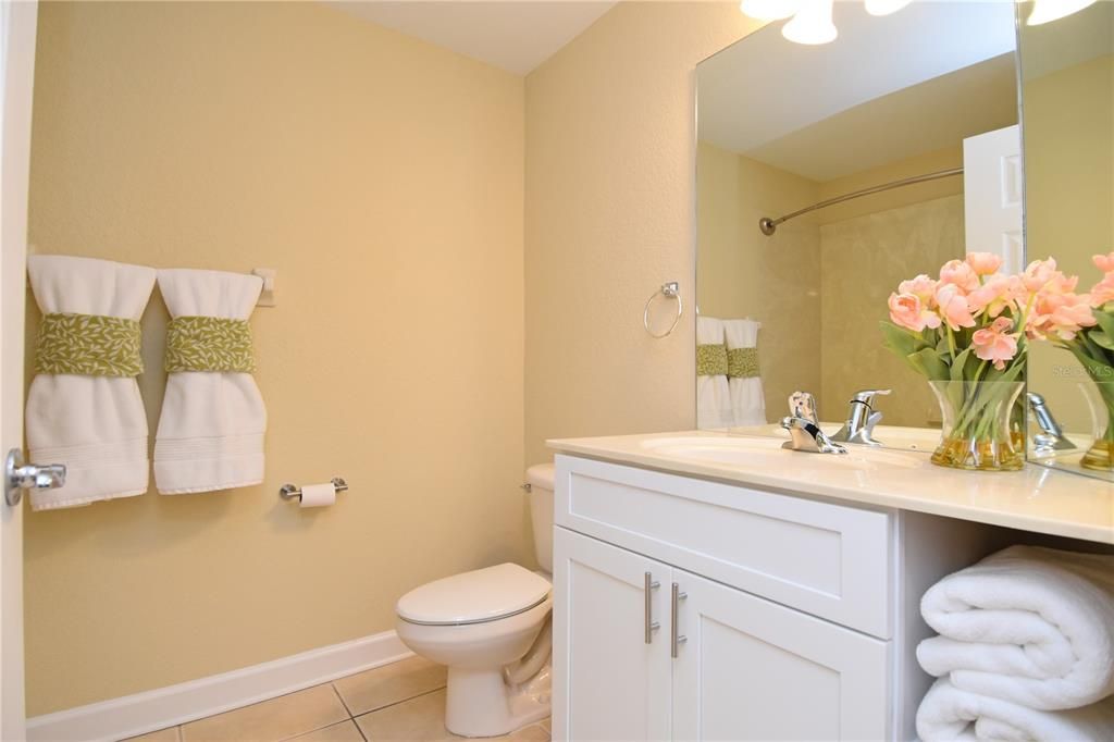 Activo con contrato: $294,000 (3 camas, 2 baños, 1438 Pies cuadrados)