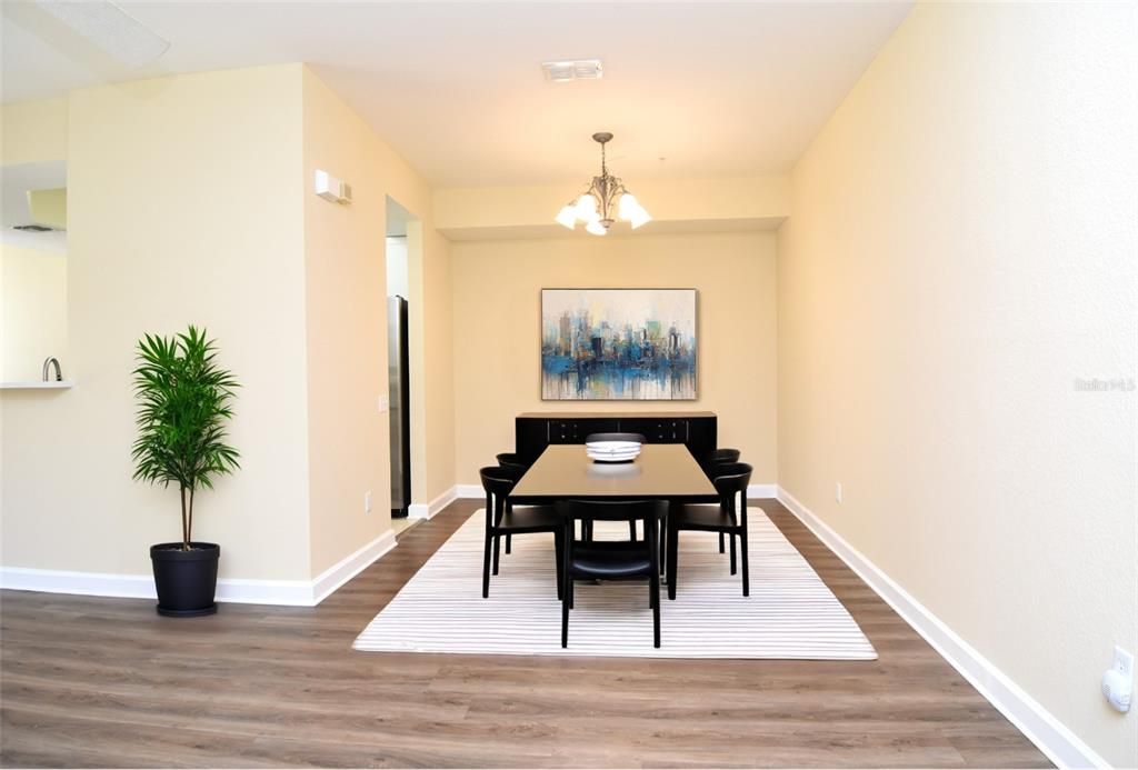 Activo con contrato: $294,000 (3 camas, 2 baños, 1438 Pies cuadrados)