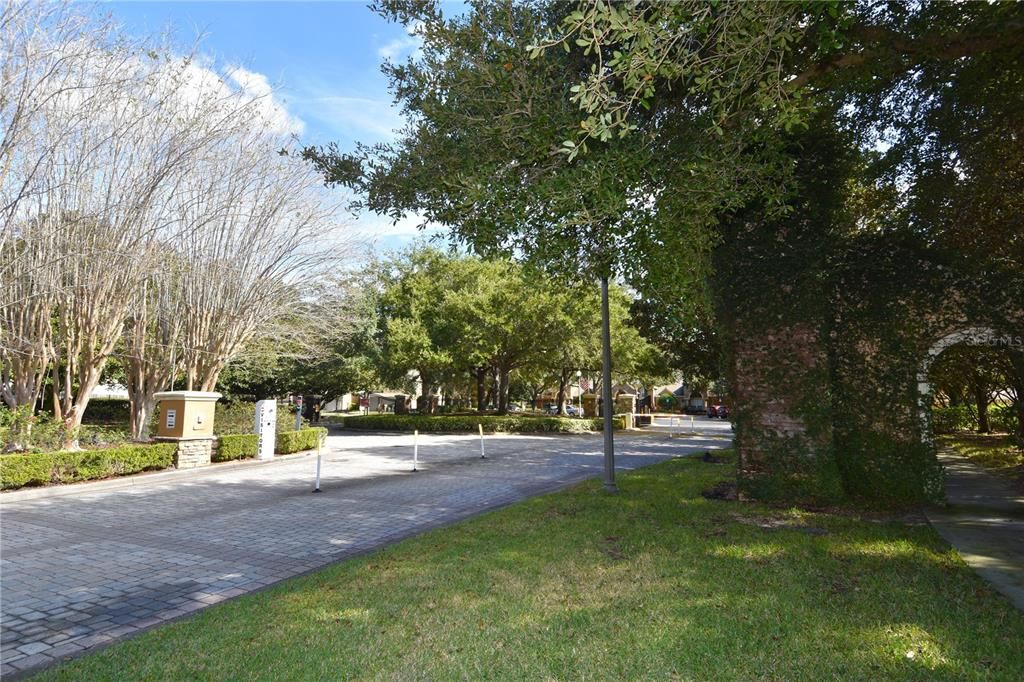 Activo con contrato: $294,000 (3 camas, 2 baños, 1438 Pies cuadrados)