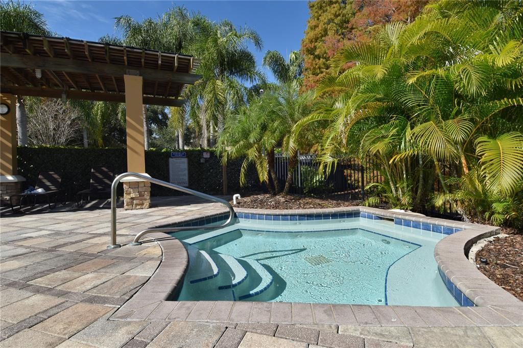 Activo con contrato: $294,000 (3 camas, 2 baños, 1438 Pies cuadrados)