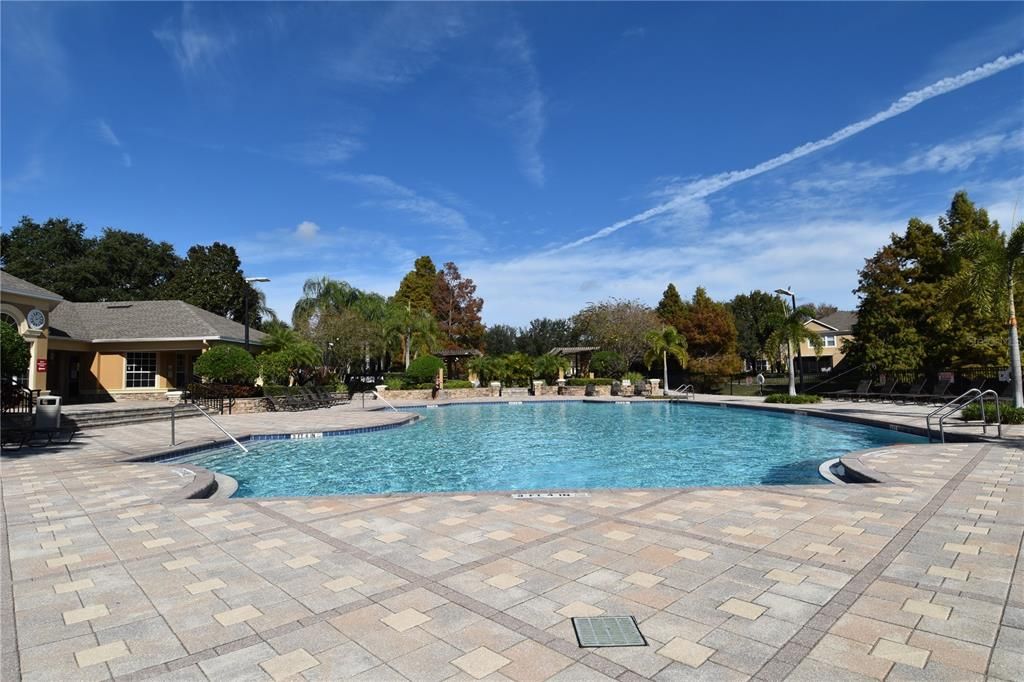 Activo con contrato: $294,000 (3 camas, 2 baños, 1438 Pies cuadrados)