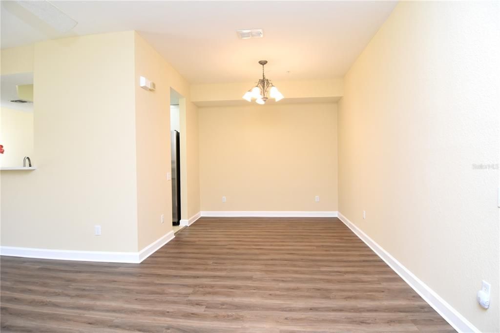 Activo con contrato: $294,000 (3 camas, 2 baños, 1438 Pies cuadrados)