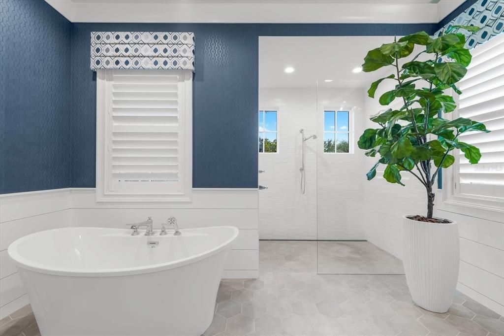 合同活跃: $4,500,000 (4 贝兹, 4 浴室, 4007 平方英尺)