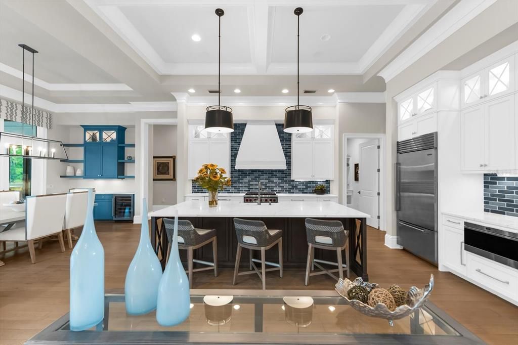 合同活跃: $4,500,000 (4 贝兹, 4 浴室, 4007 平方英尺)