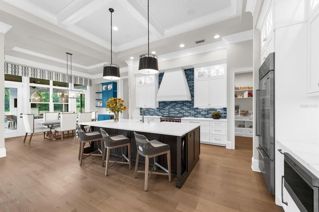 合同活跃: $4,500,000 (4 贝兹, 4 浴室, 4007 平方英尺)