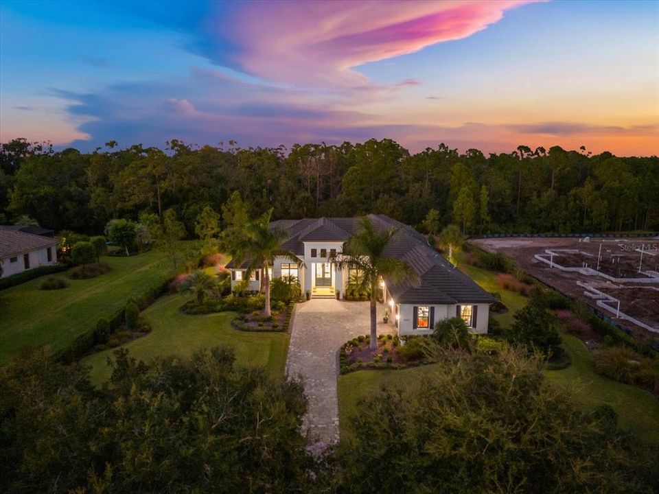 合同活跃: $4,500,000 (4 贝兹, 4 浴室, 4007 平方英尺)