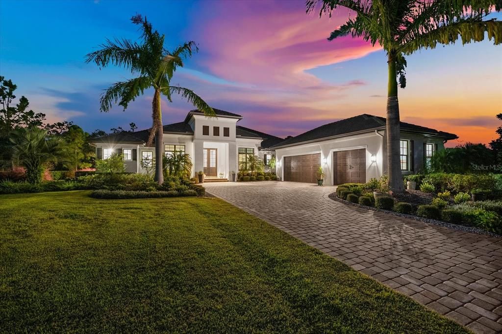 合同活跃: $4,500,000 (4 贝兹, 4 浴室, 4007 平方英尺)