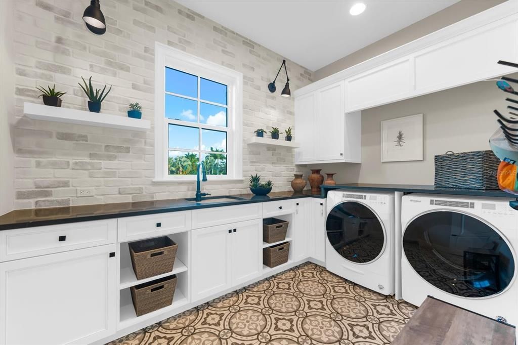 合同活跃: $4,500,000 (4 贝兹, 4 浴室, 4007 平方英尺)