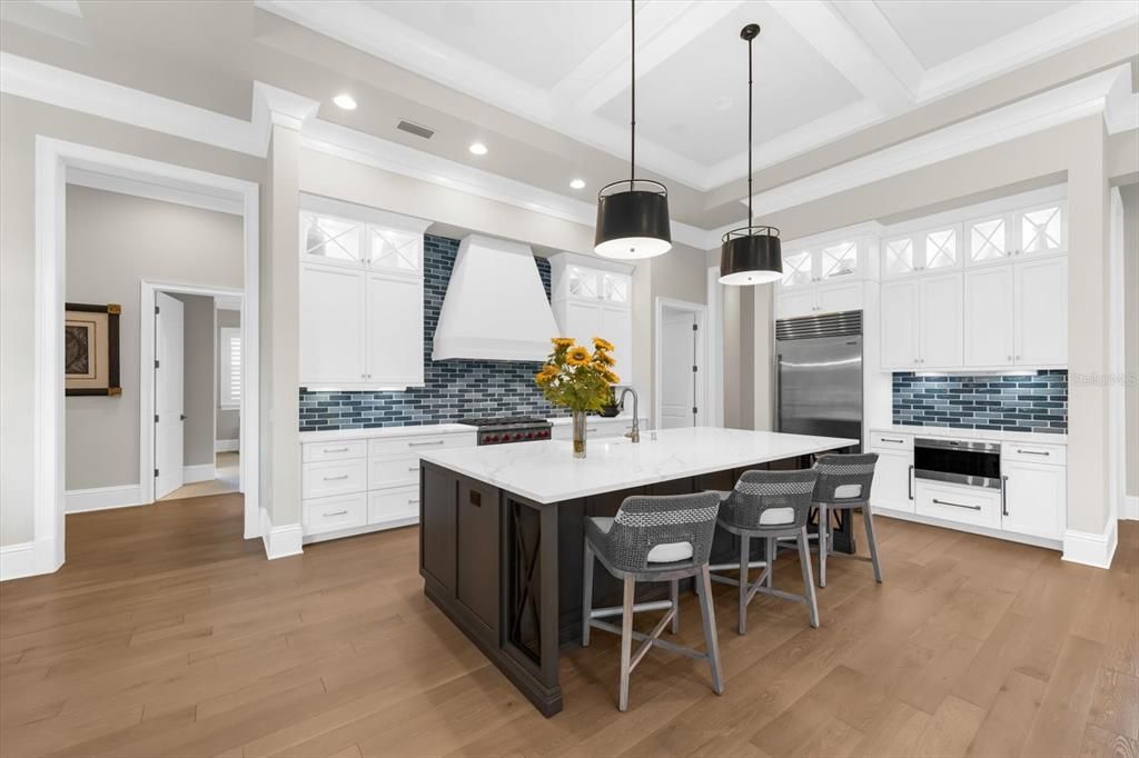 合同活跃: $4,500,000 (4 贝兹, 4 浴室, 4007 平方英尺)