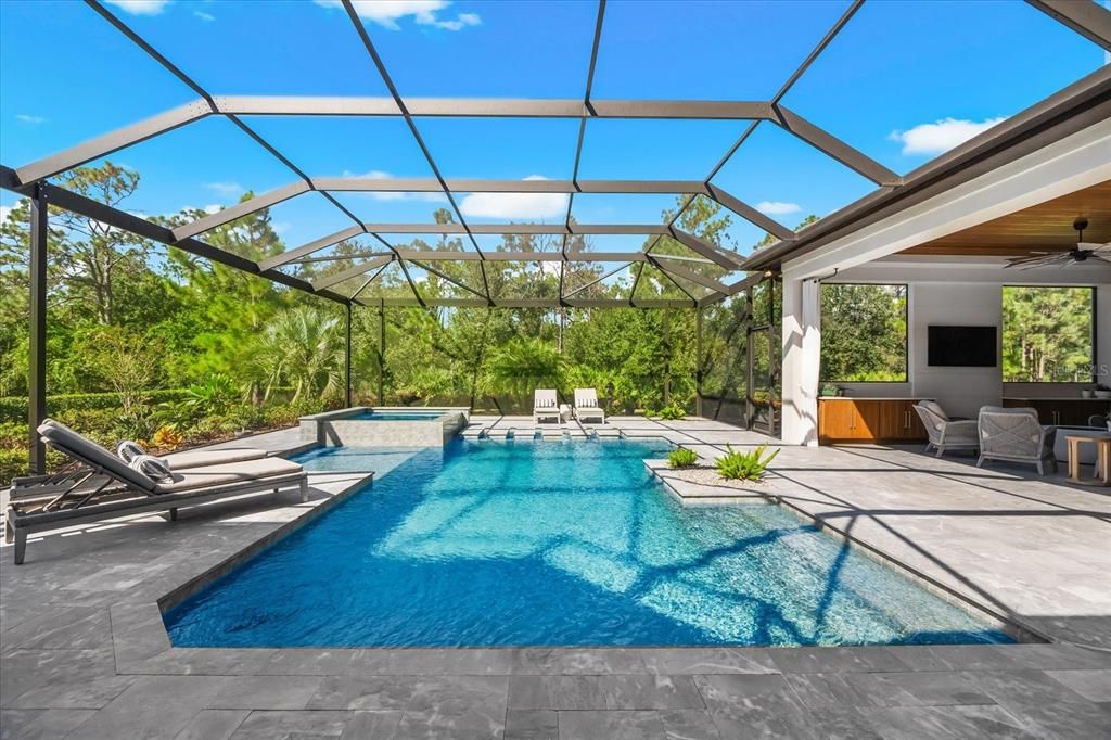 合同活跃: $4,500,000 (4 贝兹, 4 浴室, 4007 平方英尺)