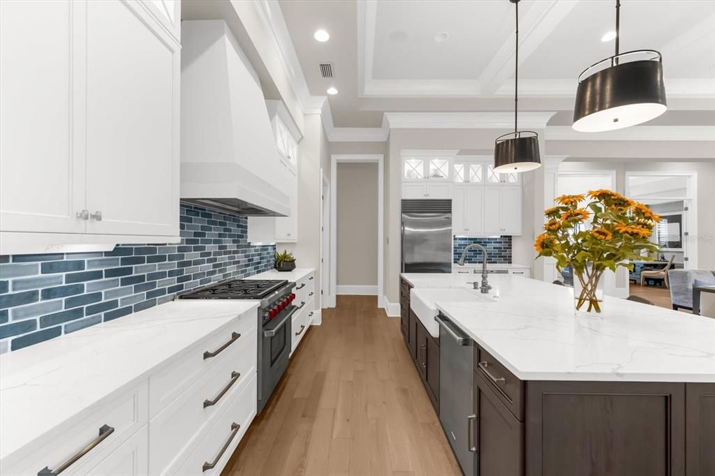 合同活跃: $4,500,000 (4 贝兹, 4 浴室, 4007 平方英尺)