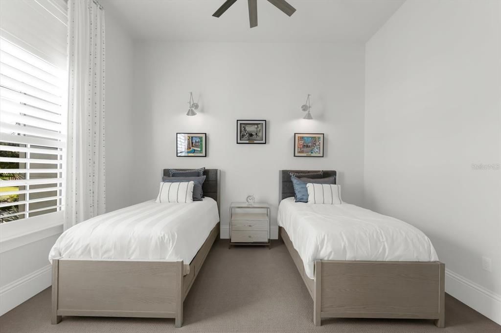 合同活跃: $4,500,000 (4 贝兹, 4 浴室, 4007 平方英尺)