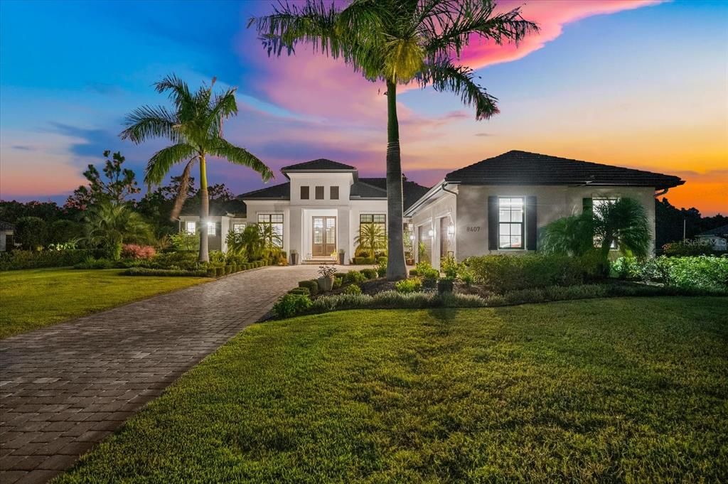 合同活跃: $4,500,000 (4 贝兹, 4 浴室, 4007 平方英尺)