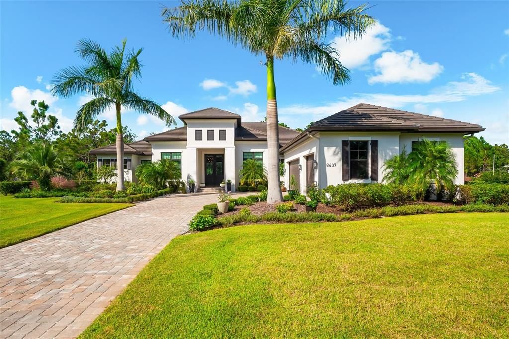 合同活跃: $4,500,000 (4 贝兹, 4 浴室, 4007 平方英尺)