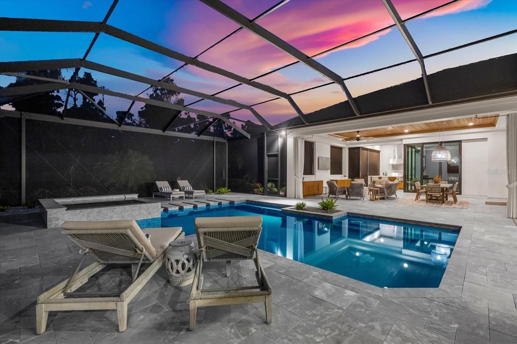 合同活跃: $4,500,000 (4 贝兹, 4 浴室, 4007 平方英尺)