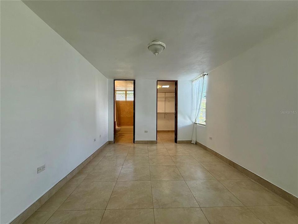 Под контрактом: $1,325,000 (4 спален, 3 ванн, 2900 Квадратных фут)