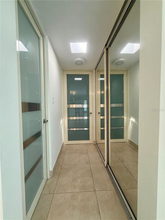 Под контрактом: $1,325,000 (4 спален, 3 ванн, 2900 Квадратных фут)