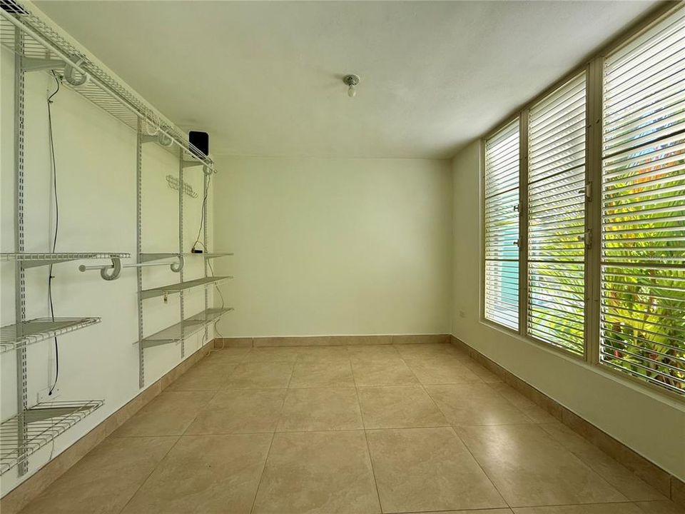 Под контрактом: $1,325,000 (4 спален, 3 ванн, 2900 Квадратных фут)