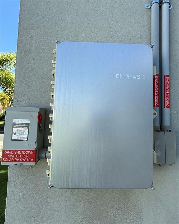 Под контрактом: $1,325,000 (4 спален, 3 ванн, 2900 Квадратных фут)