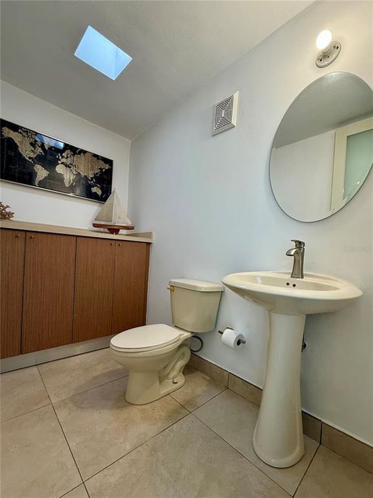 Под контрактом: $1,325,000 (4 спален, 3 ванн, 2900 Квадратных фут)