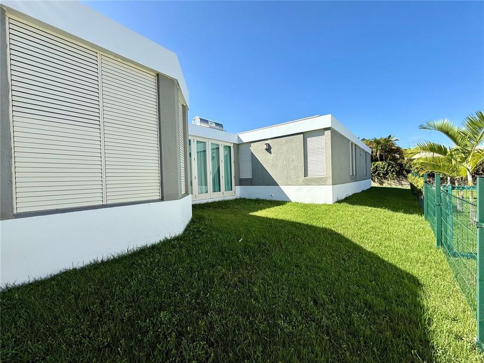 Под контрактом: $1,325,000 (4 спален, 3 ванн, 2900 Квадратных фут)